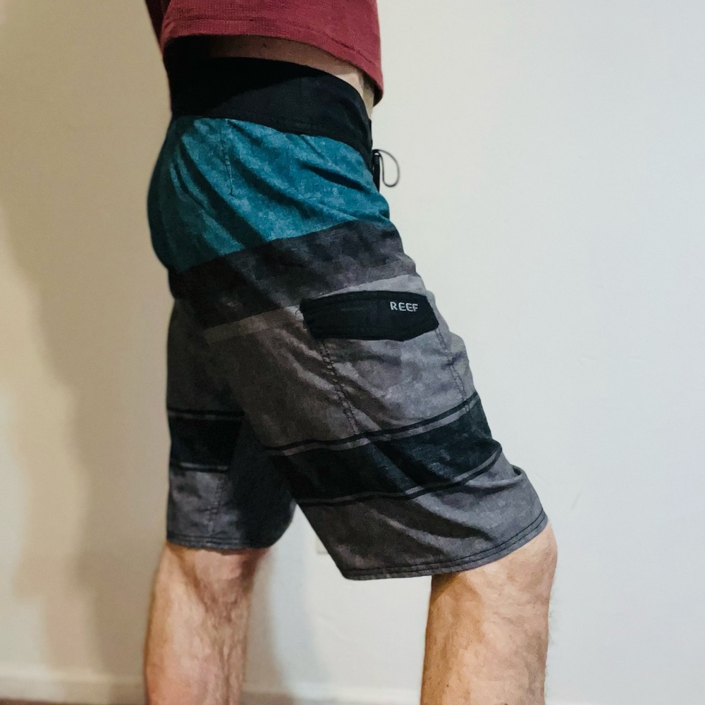 Reef Retro Board Shorts - Picture 4 of 5